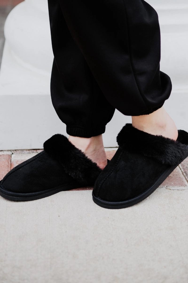 Katydid faux fur slippers